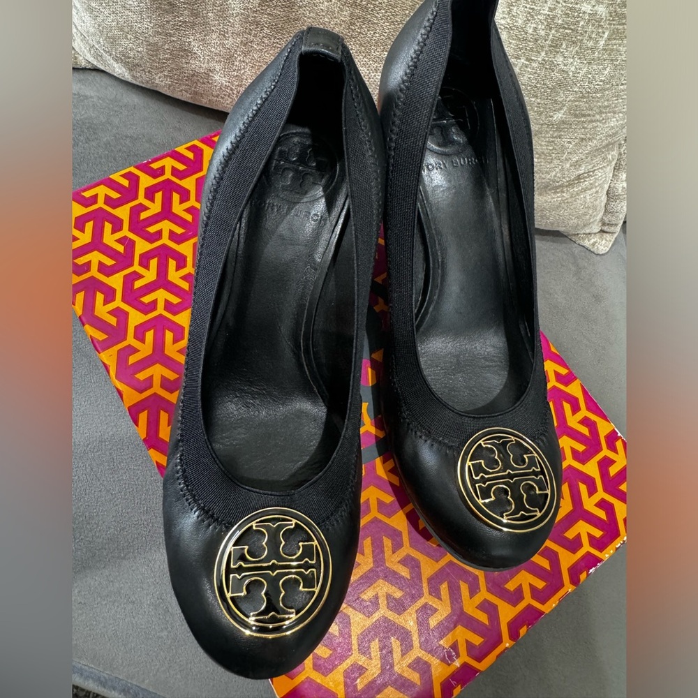 Tory Burch Caroline Elastic Wedge